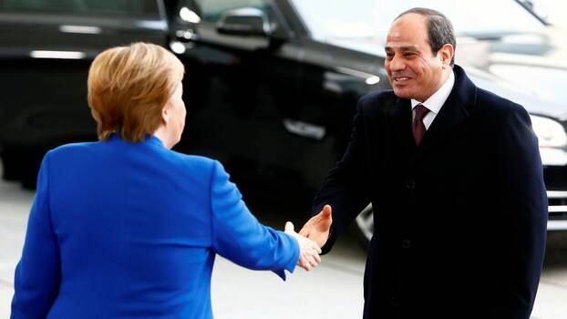 Bundeskanzlerin Angela Merkel begrüßt den ägyptischen Präsidenten Abdel Fattah al-Sisi beim Libyen-Gipfel in Berlin, 19. Januar 2020.