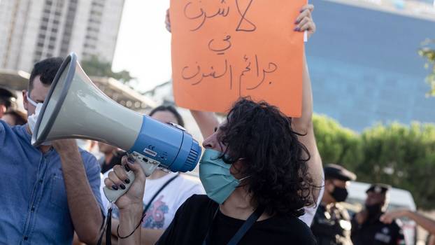 «Ehrverbrechen kennen keine Ehre» – Protestkundgebung vor dem jordanischen Parlament am 22. Juli 2020